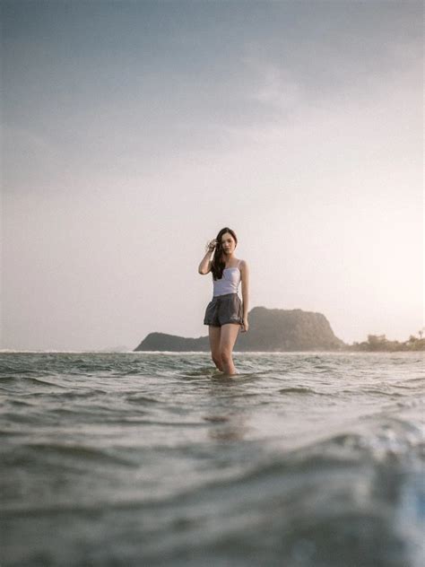 Poses Para Fotos en la Playa [+60 Ejemplos] 